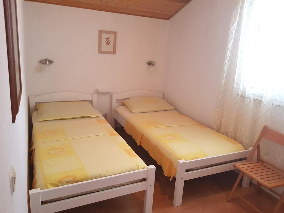 Apartments Mladen Sucuraj Exterior photo