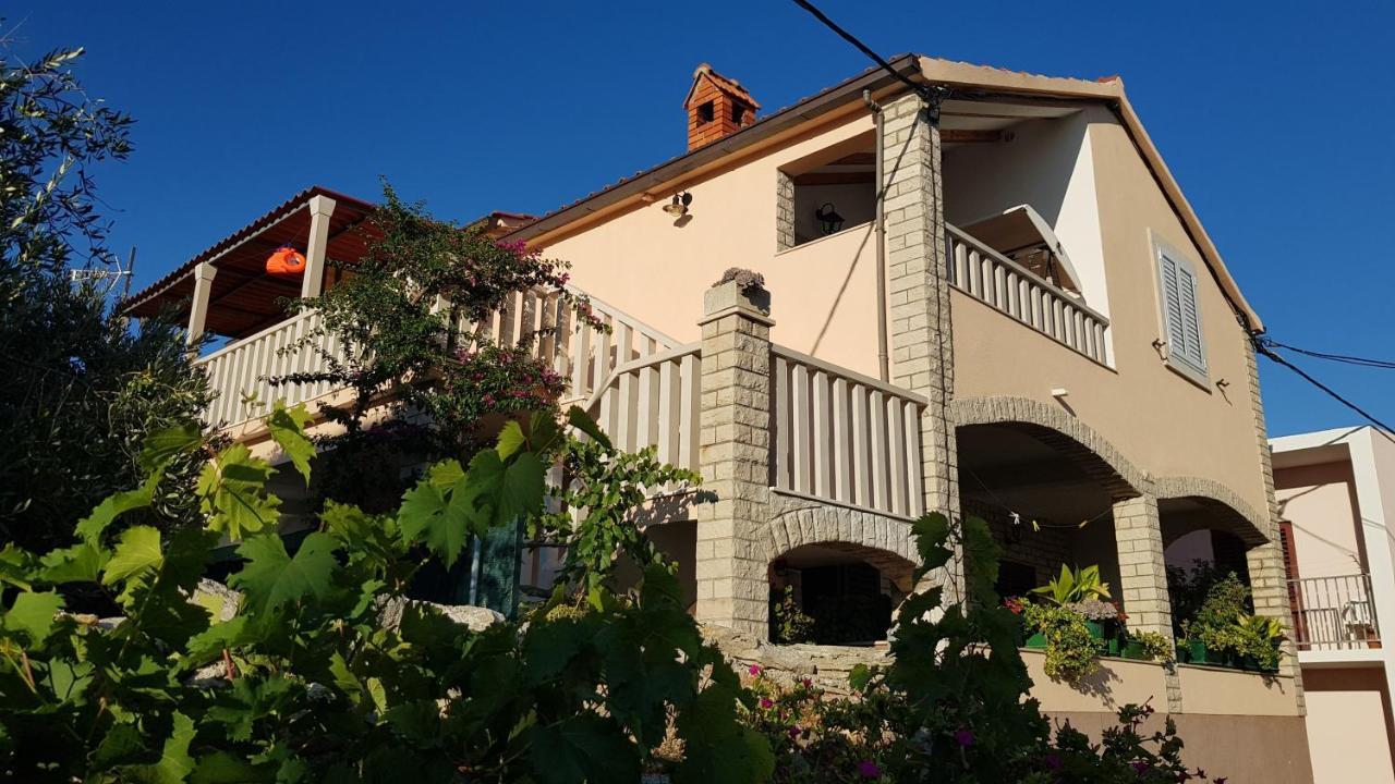 Apartments Mladen Sucuraj Exterior photo